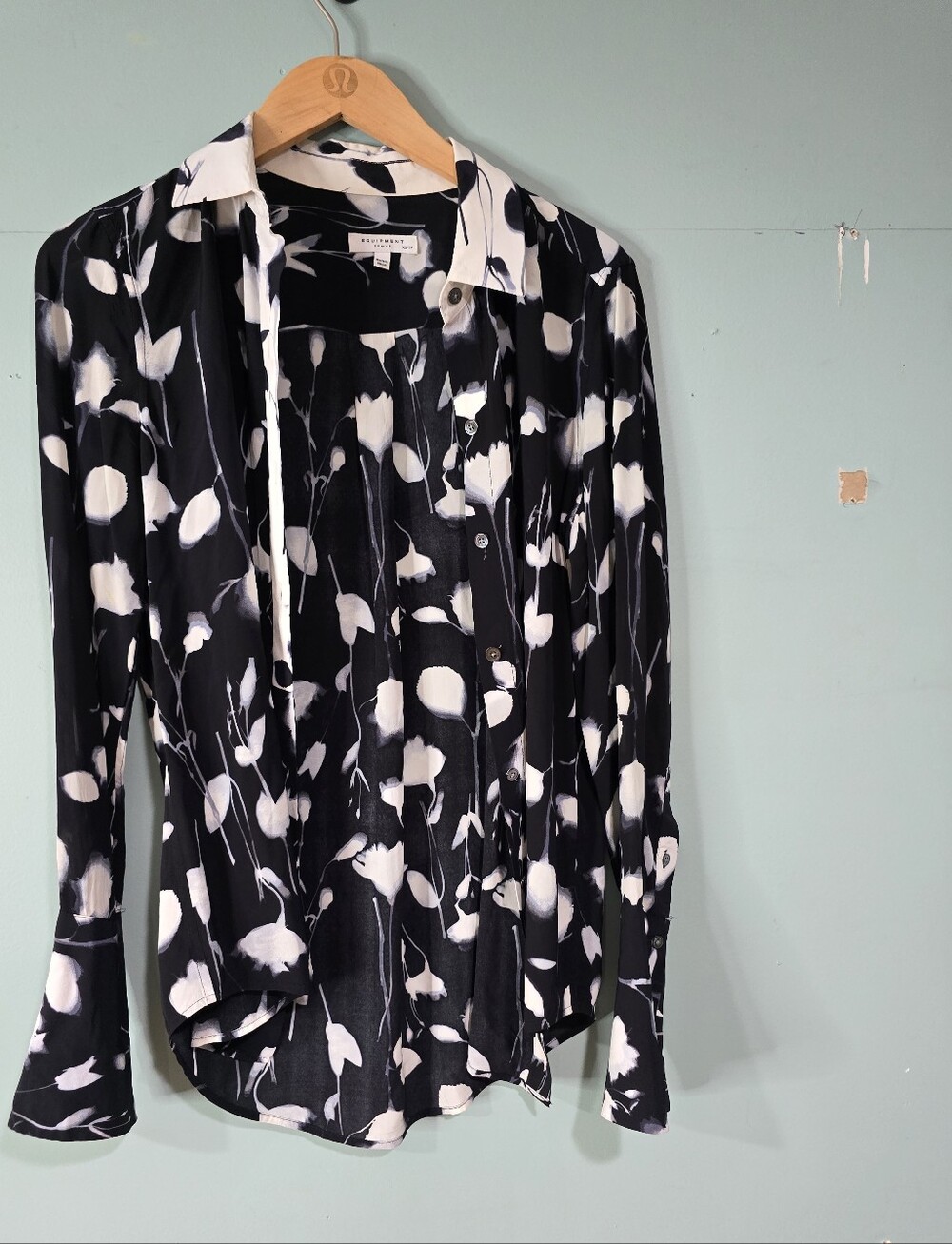 Equipment Femme Eleonore Floral print Satin Blouse Size XS Viscose